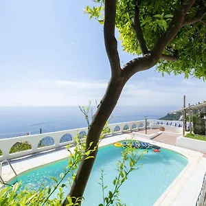 villa-petra.hotels-amalfi.com/
