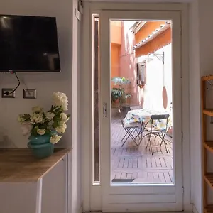 rione-monti-studio-apt-with-private-garden.it-romehotels.com/
